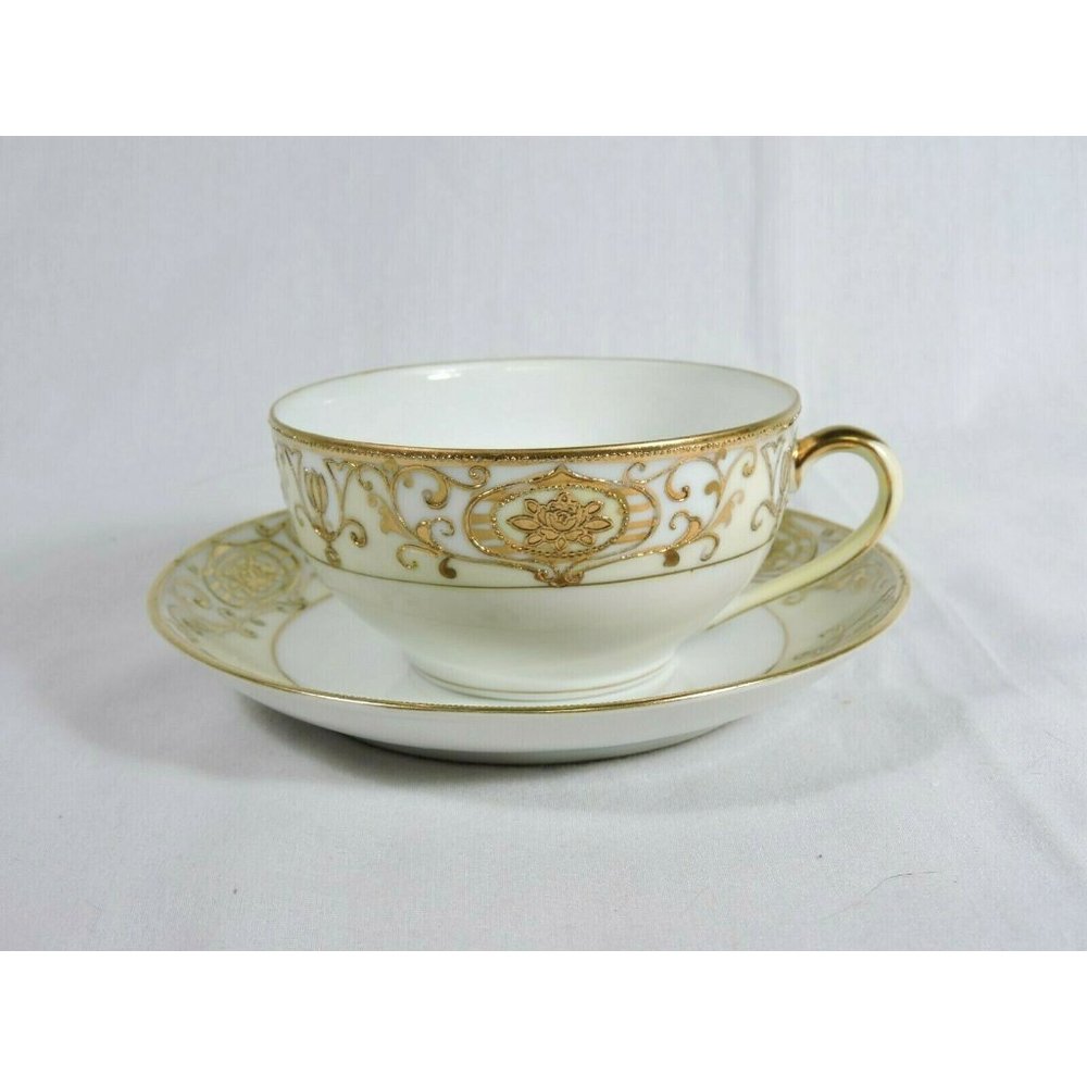 Vintage Noritake 125 Christmas Ball No. 16034 Oversize Tea Cup And Saucer